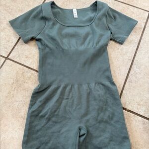 Green Short-Sleeved Jumpsuit with Fitted Bodice